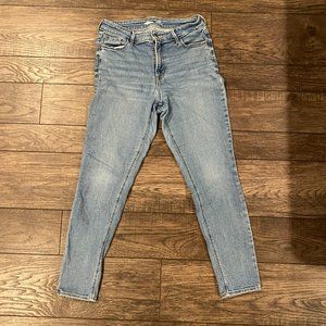 Old Navy Rockstar Super Skinny - Size 10